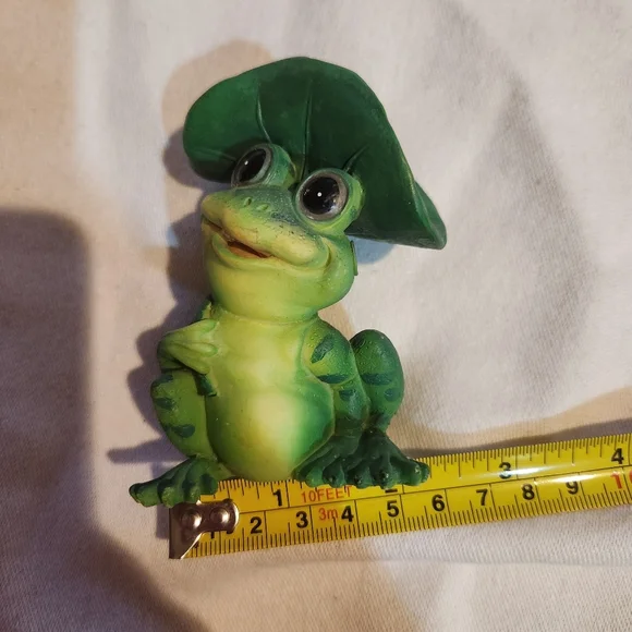 Frog Figurine with Lily Pad Vintage Garden Decor - Picture 8 of 8